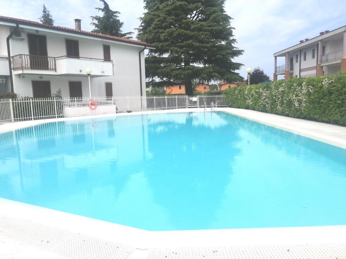 Appartamento A Peschiera Del Garda Con Piscina Екстер'єр фото